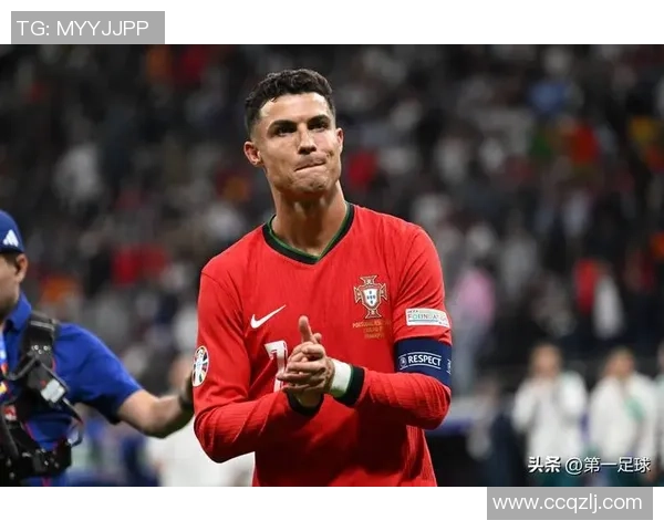 足球球星魅力瞬间合集 展现运动员英姿与场上风采